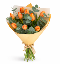 ramo de tulipanes naranjas y eucalipto